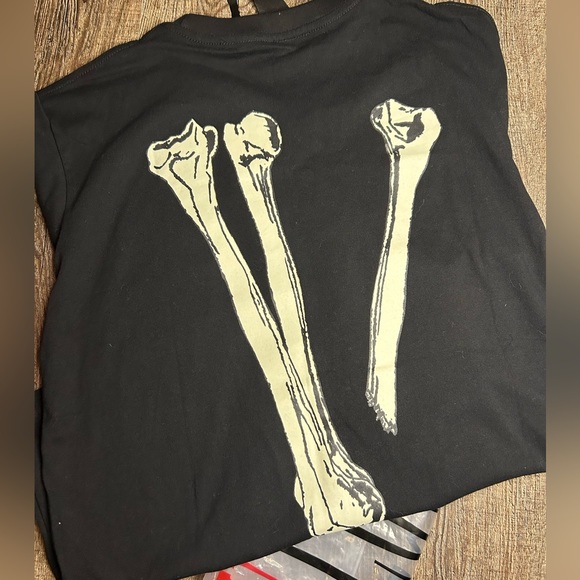 VLONE- skull # Cross Bones - size large- w/Shipping Bag - Picture 6 of 6